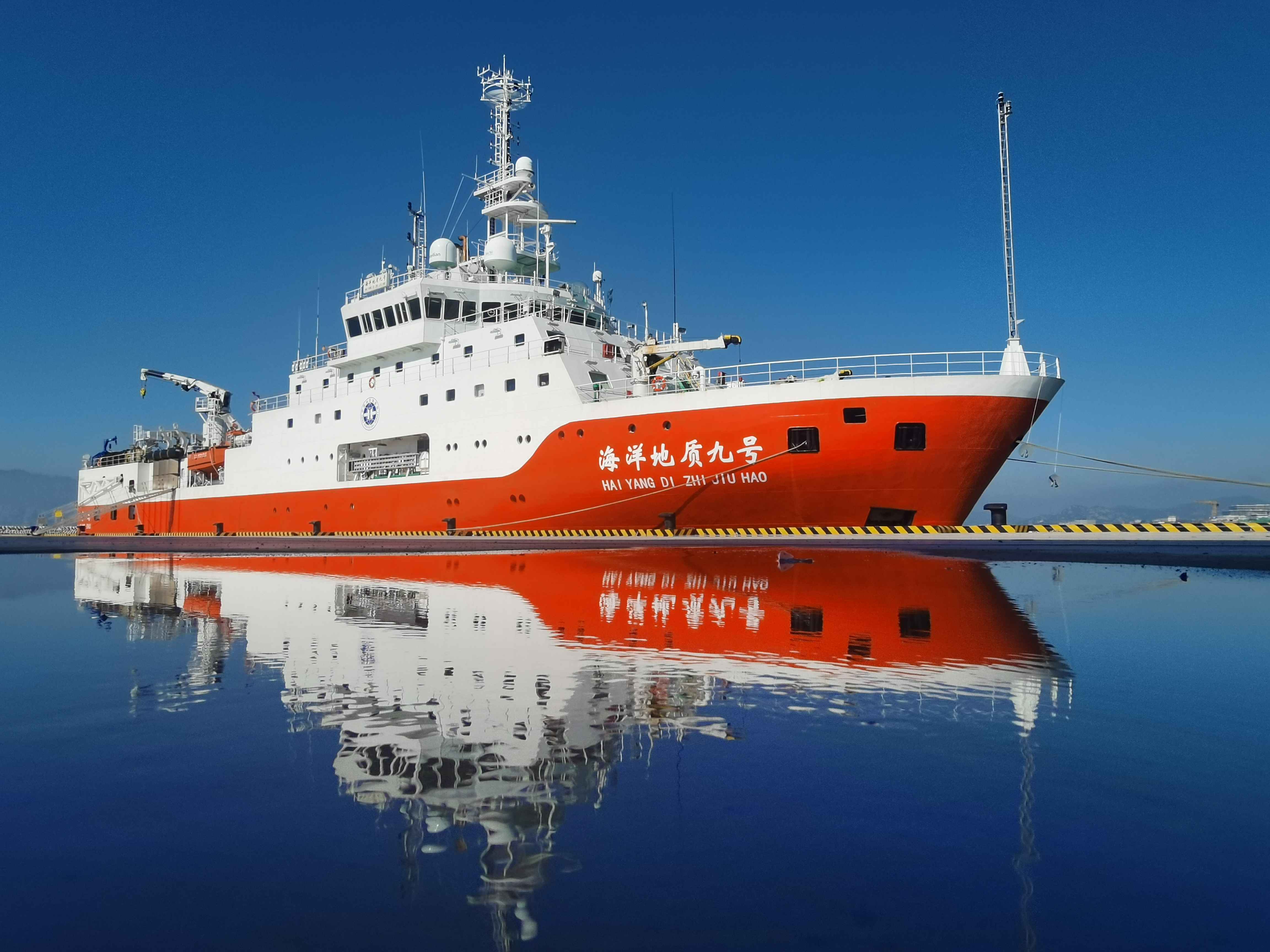 _public_huayangmaritime_aap_202504_e829ba6dbc12405086b2f0e1d9942105_图片14-科考船“海洋地质九号“.jpg