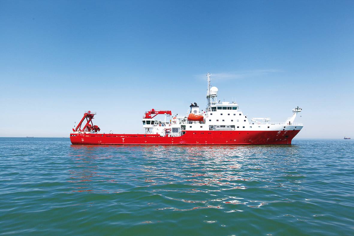 _public_huayangmaritime_aap_202504_a003ea6d86964c0f8ffd1485b382030c_图片15-科考船“科学“.jpg