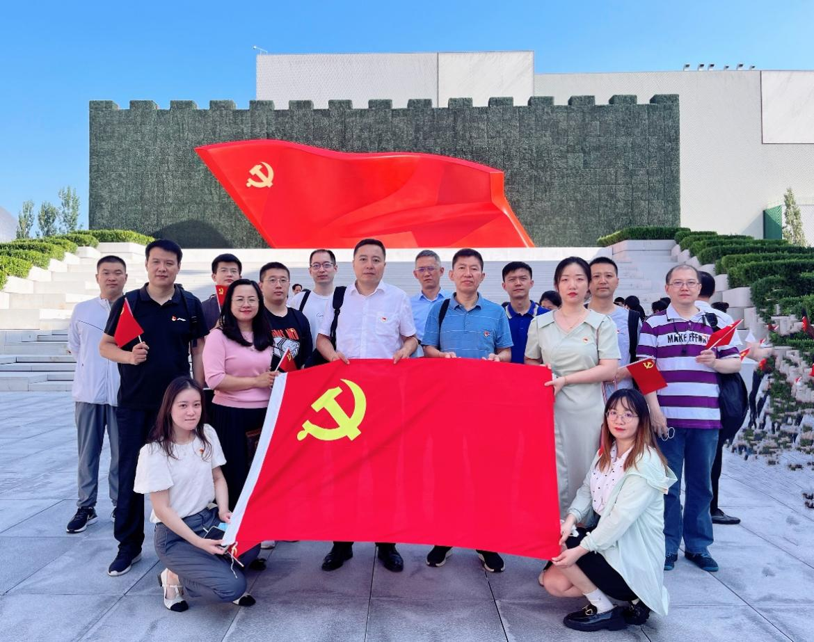 华洋海事中心有限公司党总支开展《学习百年党史，凝聚奋斗力量》主题党日活动