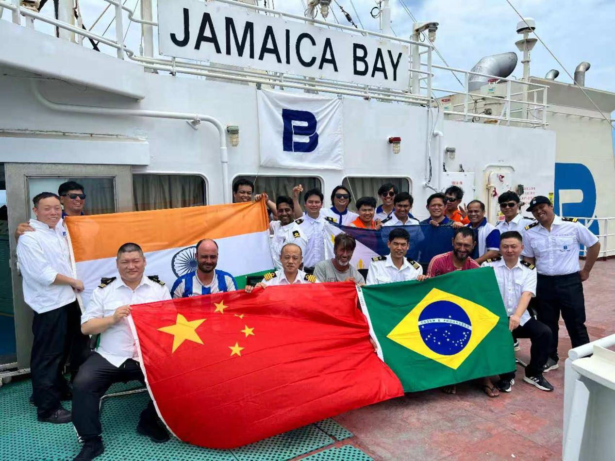 Huayang-Assigned Captain and Crew Successfully Rescue Three Stranded Brazilian Fishermen